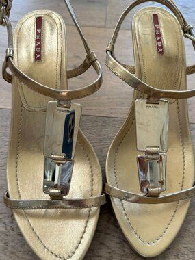 PRADA ELEGANT GOLD SLINGBACK OPEN TOE SANDALS WITH GOLD BUCKLES (SIZE 38 EUR)